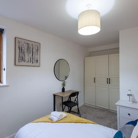 Morden London Apartment, By The Sea With Free Parking Exterior photo