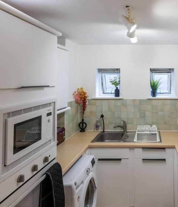 Morden London Apartment, By The Sea With Free Parking Exterior photo