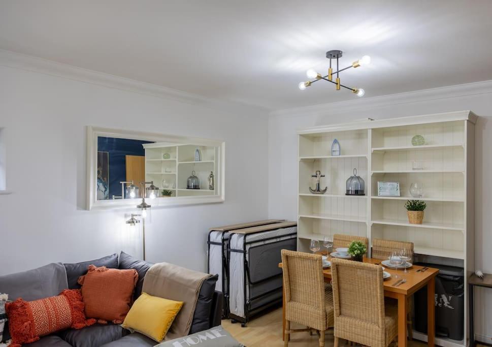 Morden London Apartment, By The Sea With Free Parking Exterior photo