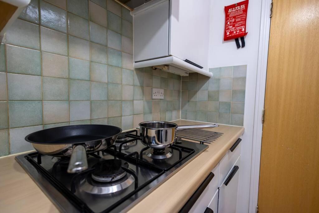 Morden London Apartment, By The Sea With Free Parking Exterior photo