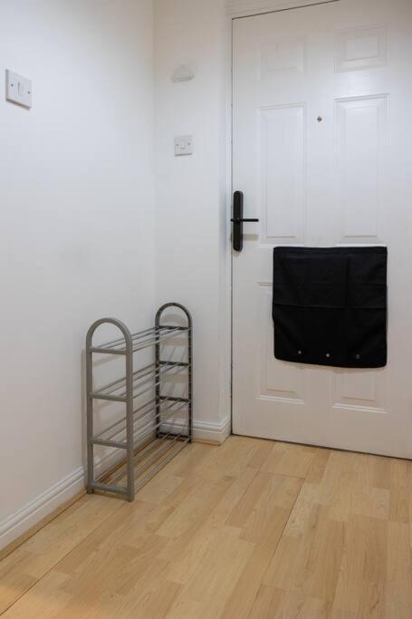 Morden London Apartment, By The Sea With Free Parking Exterior photo
